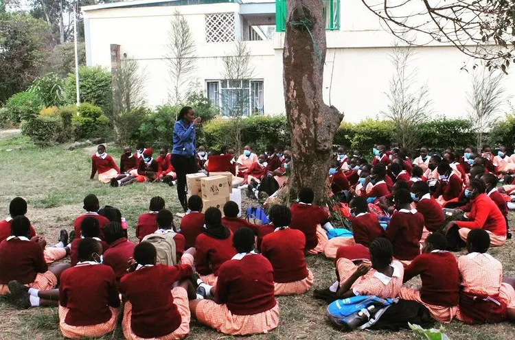 A Nawiri session in a community hall