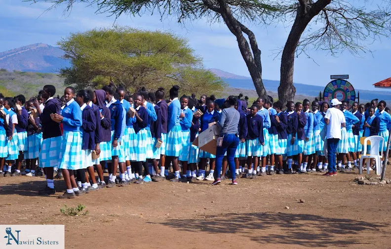 Girls arriving at a Nawiri session